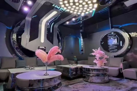 柳州夜场高薪招聘礼仪女生 日结1300-1800元包住宿